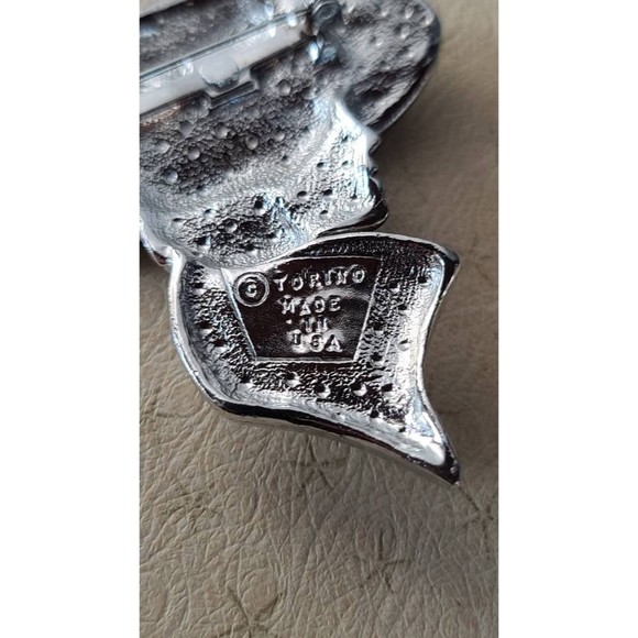 Torino Woman in Hat Brooch - Picture 9 of 10